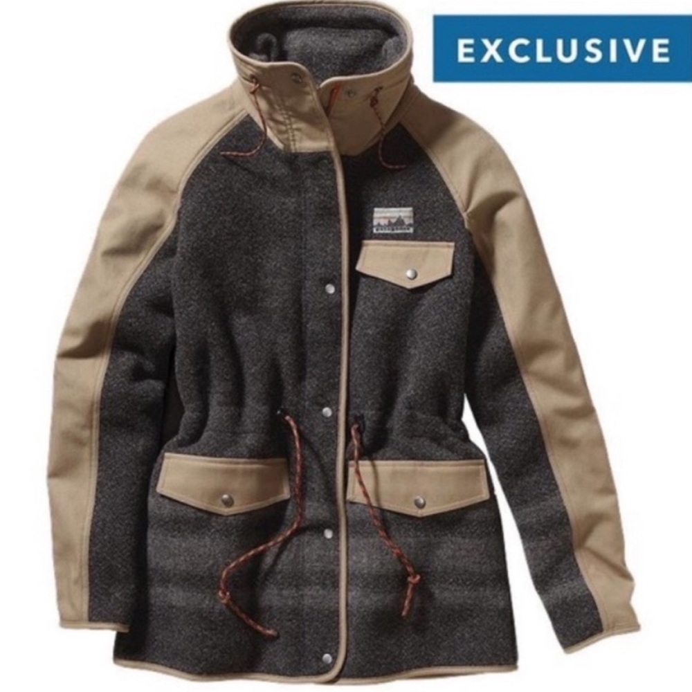 Patagonia Women's Two-Tone Gray and Tan Jacket